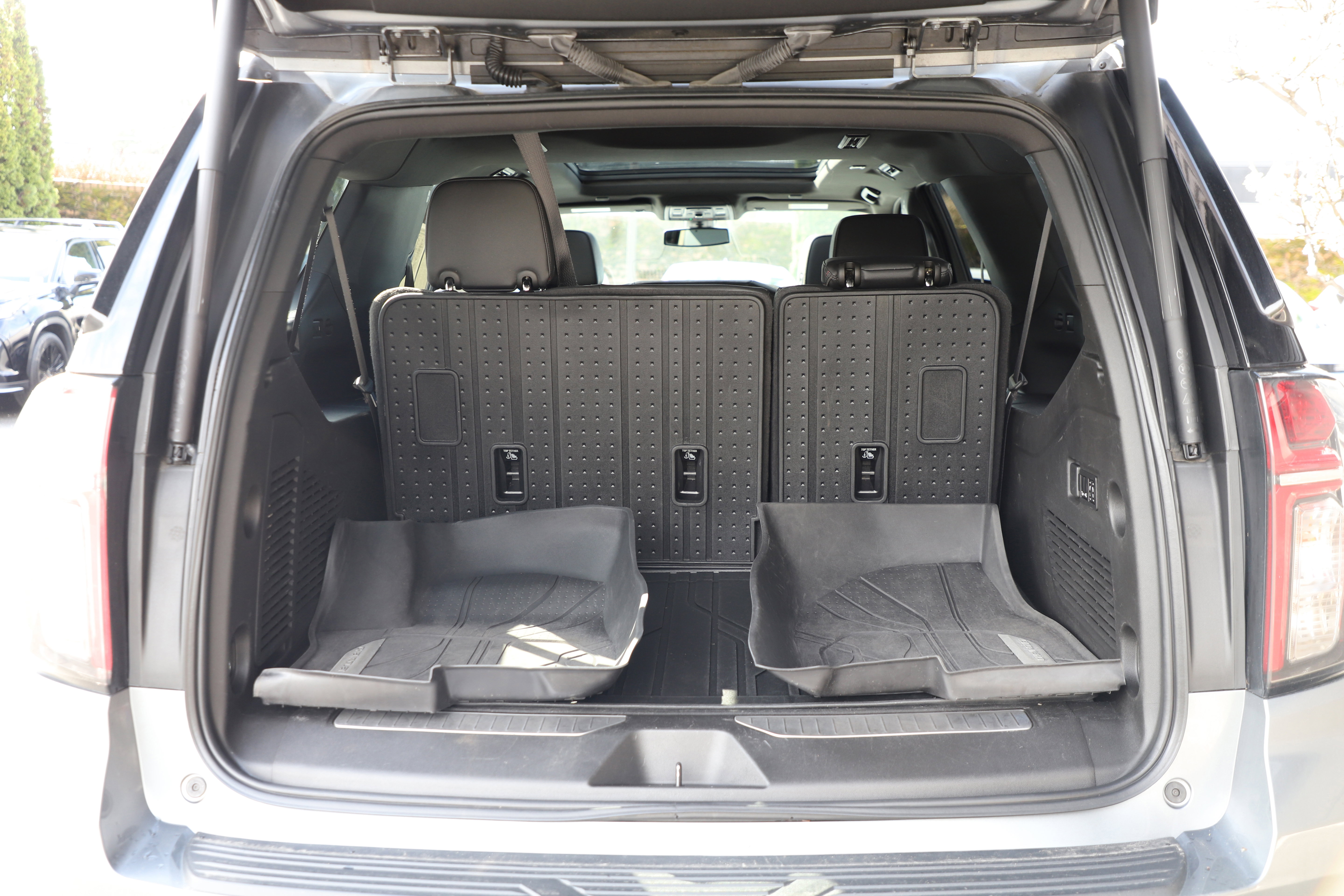 Used 2022 Chevrolet Suburban RST w/ Luxury Package image 11