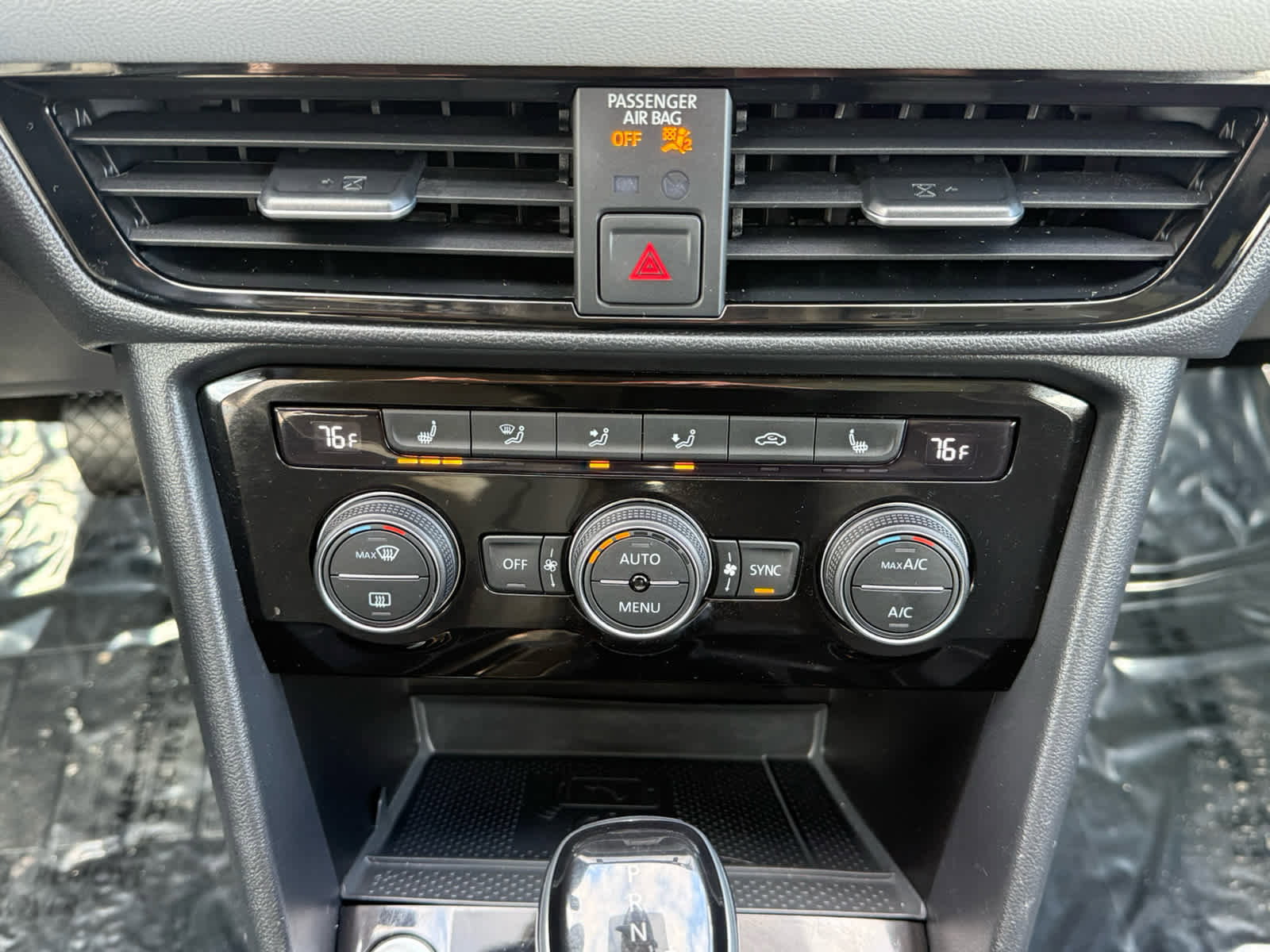 Used 2024 Volkswagen Taos SE image 25