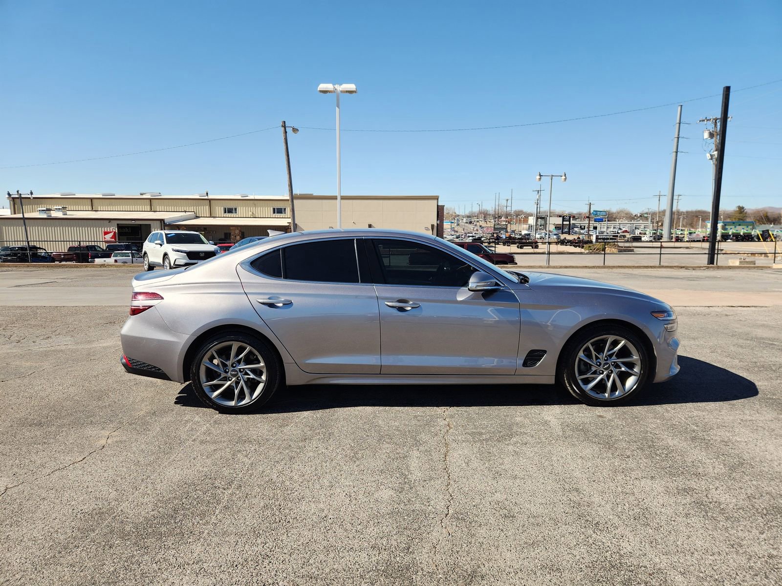 Used 2022 Genesis G70 2.0T image 8