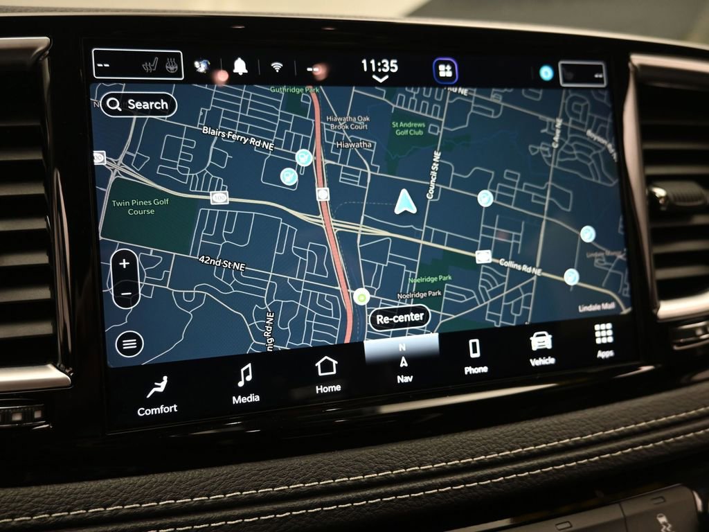 Used 2023 Chrysler Pacifica Limited FWD image 17