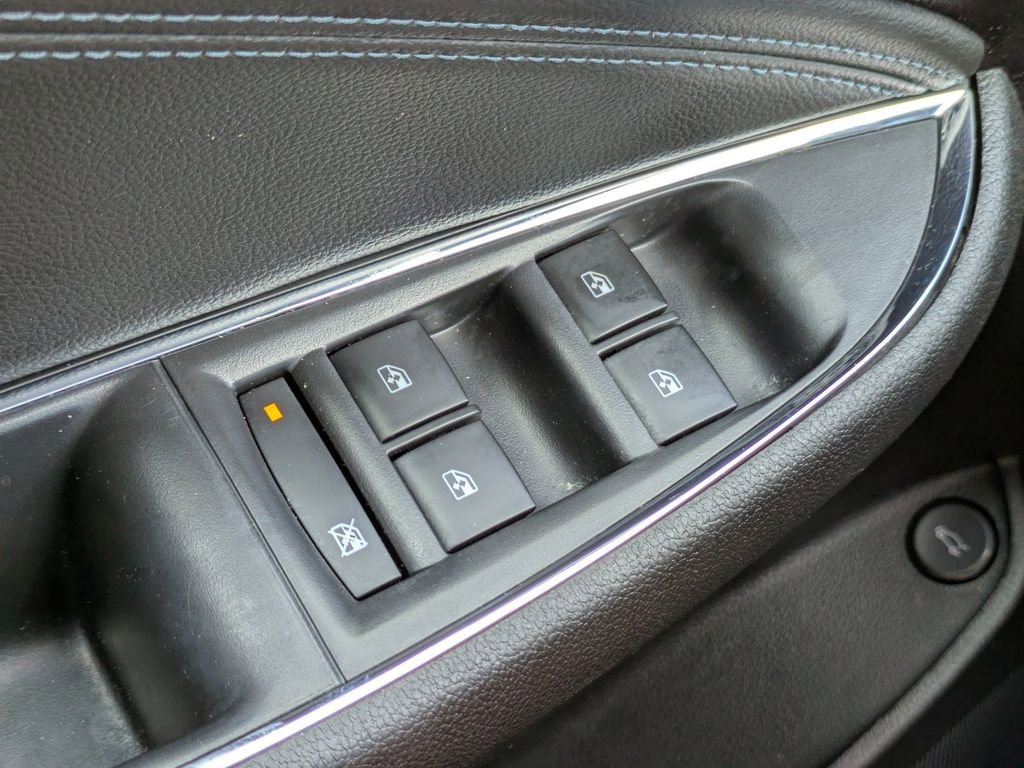 Used 2019 Chevrolet Cruze Premier image 21