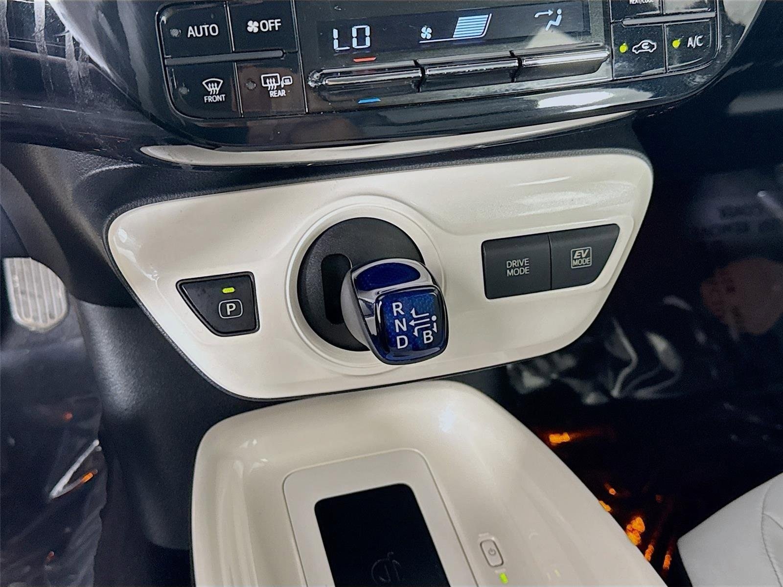 Used 2017 Toyota Prius Three Touring FWD image 18