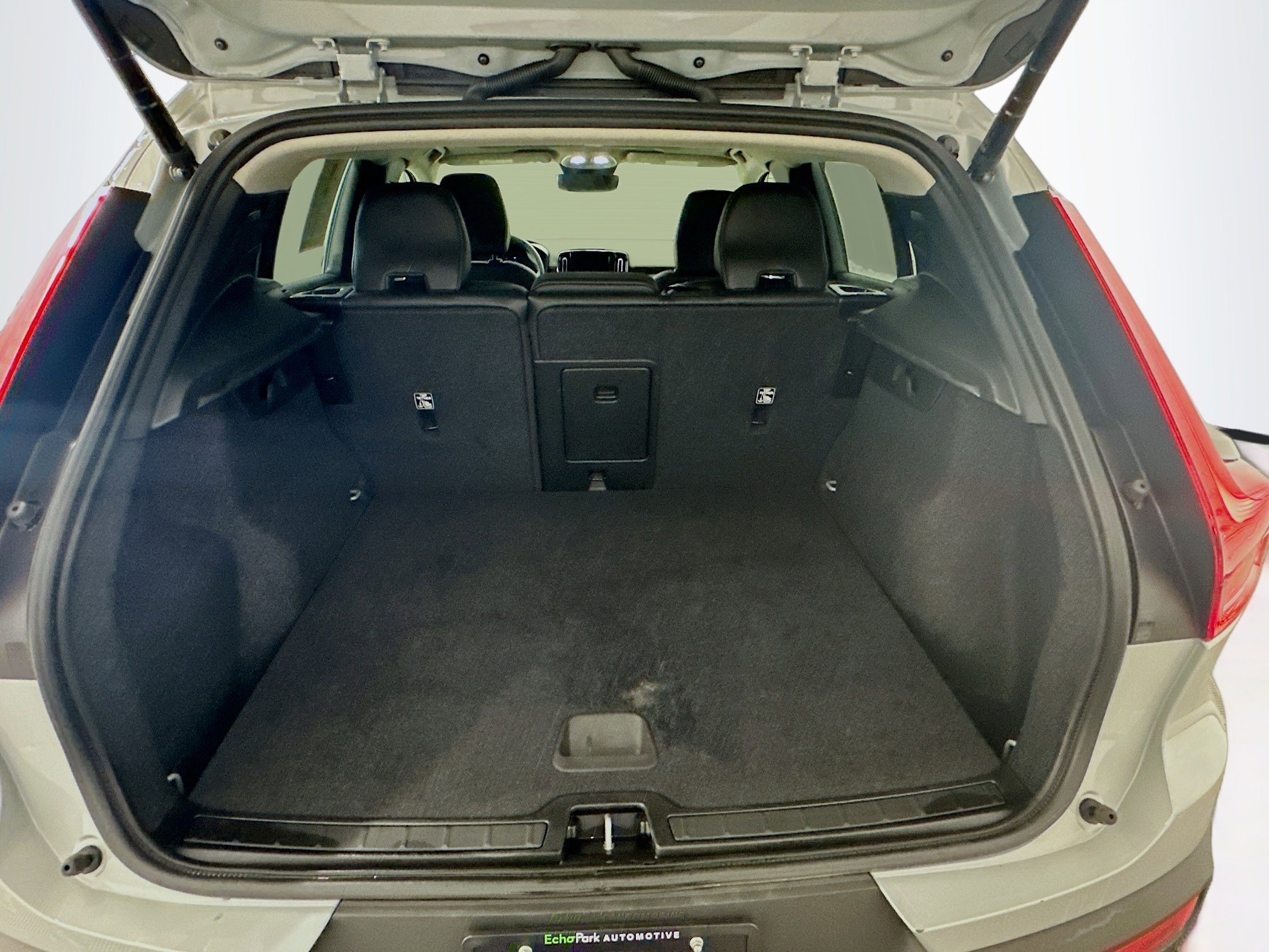 Used 2025 Volvo XC40 B5 Core image 31