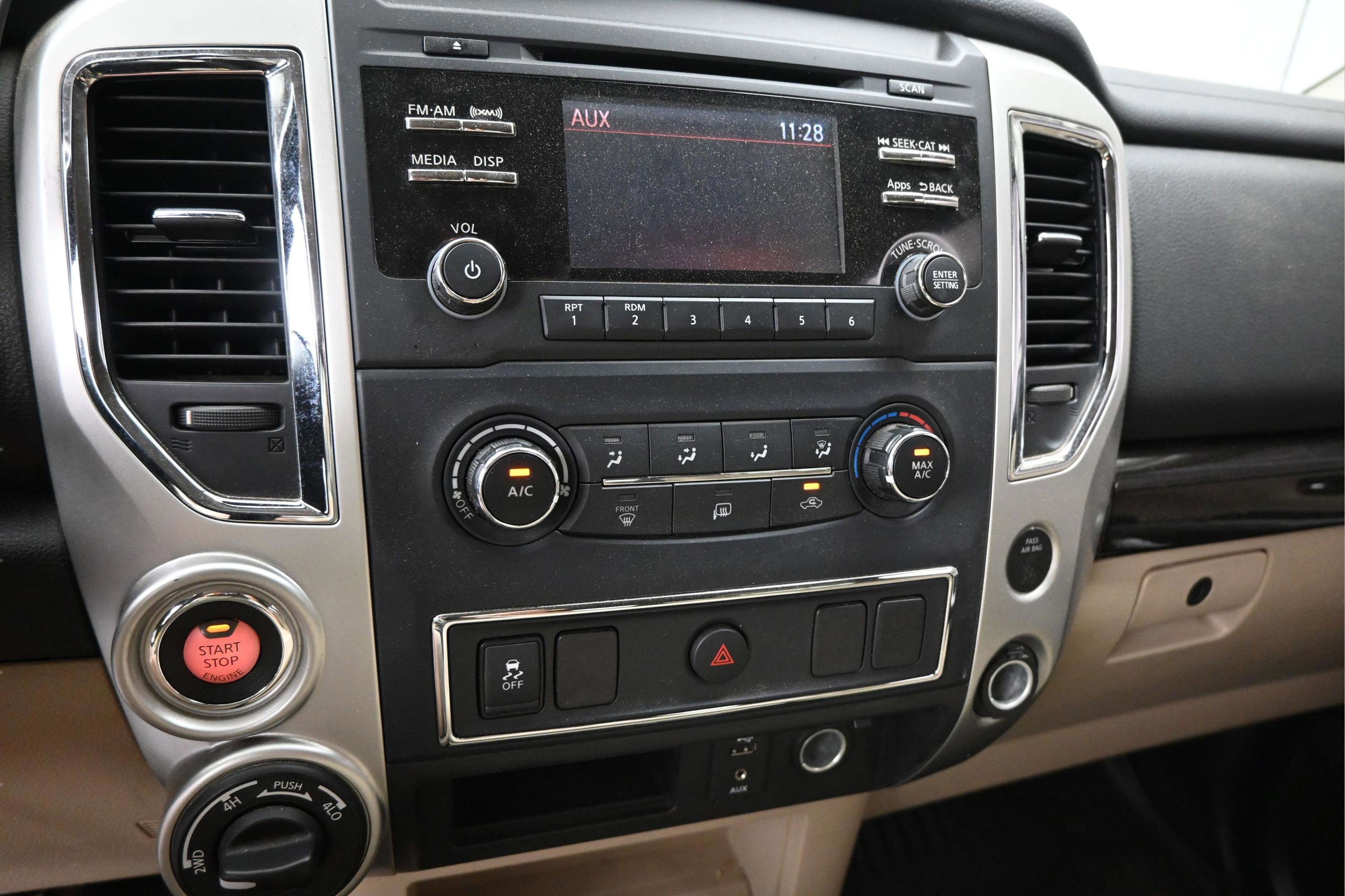 Used 2017 Nissan Titan SV AWD/4WD image 28