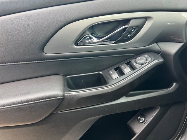 Used 2022 Chevrolet Traverse LT image 34