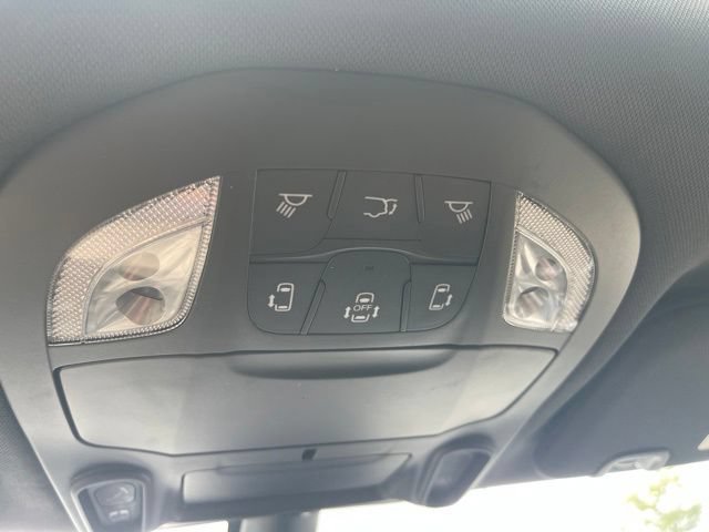 Used 2025 Chrysler Pacifica Limited FWD image 29
