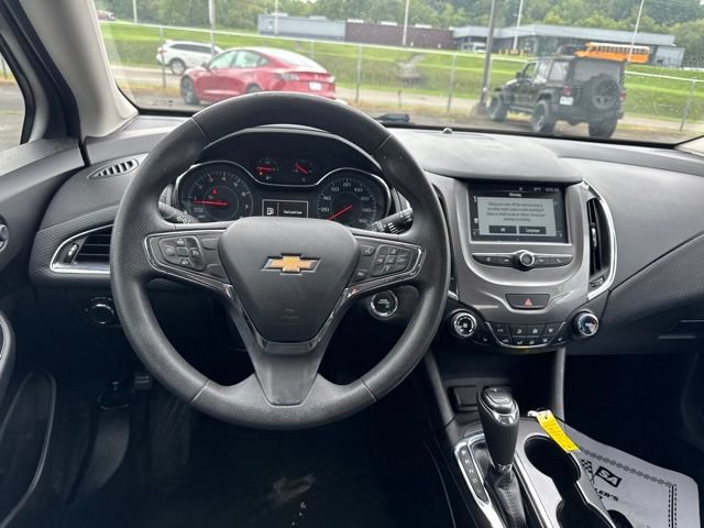 Used 2018 Chevrolet Cruze LT w/ Convenience Package FWD image 13
