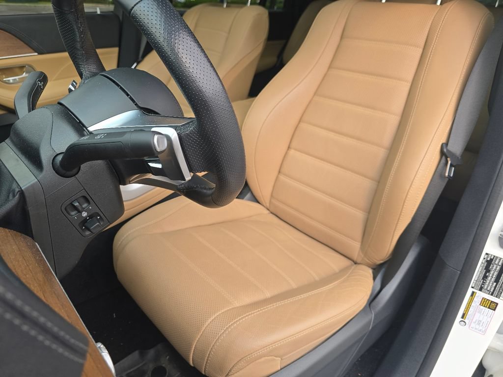 Used 2024 Mercedes-Benz GLS 580 4MATIC image 24