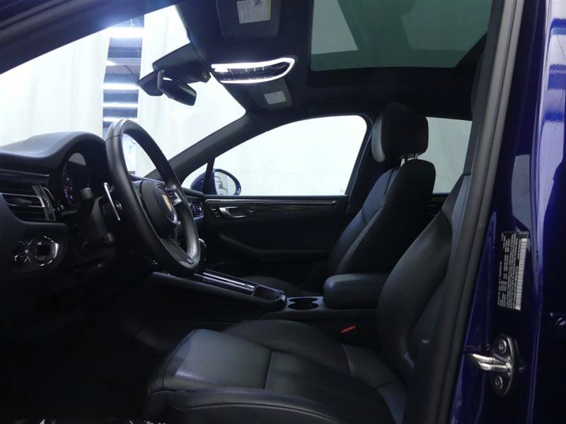 Used 2023 Porsche Macan AWD/4WD image 17