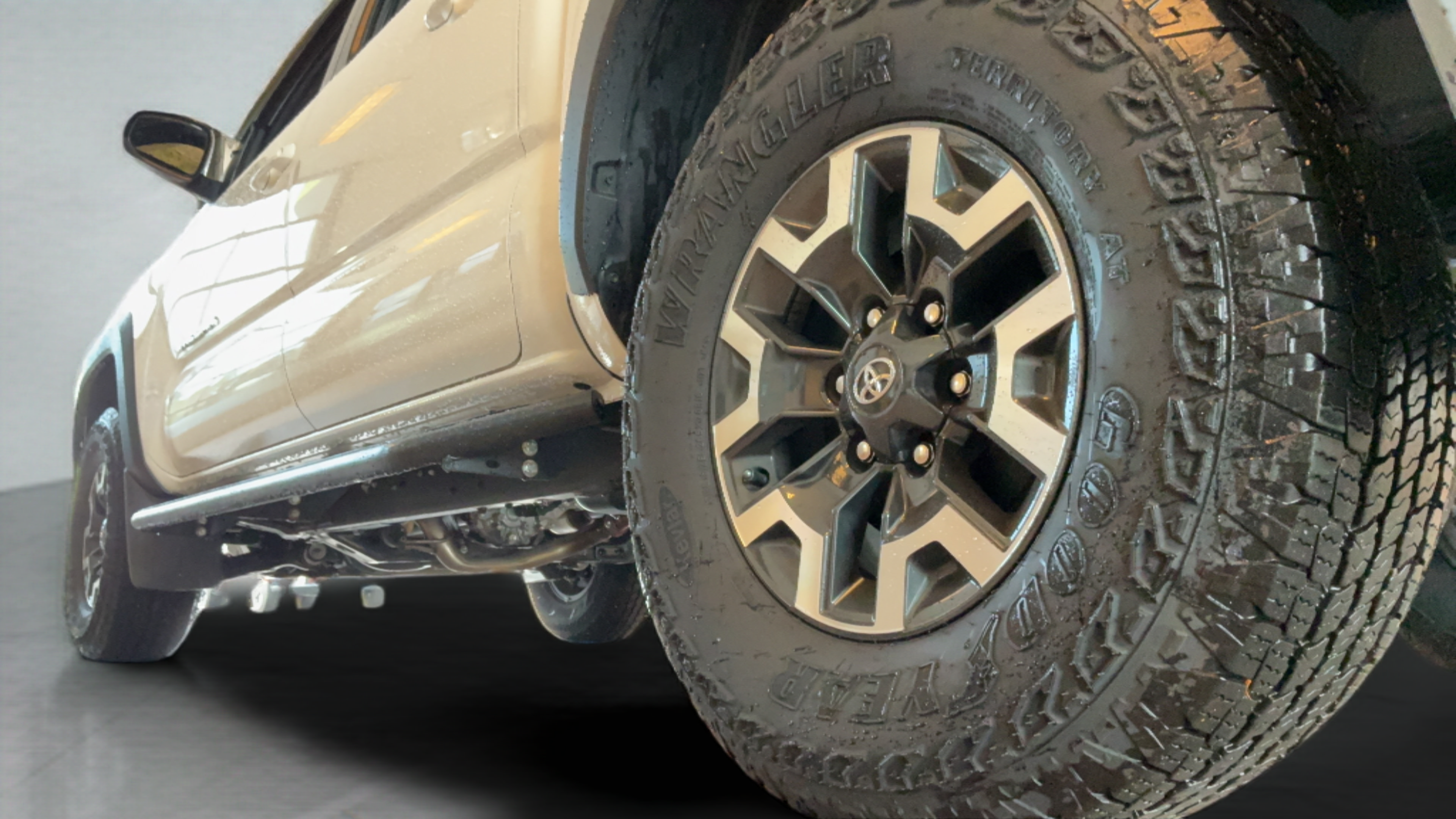 Used 2023 Toyota Tacoma TRD Off-Road w/ TRD Premium Off Road Package AWD/4WD image 40