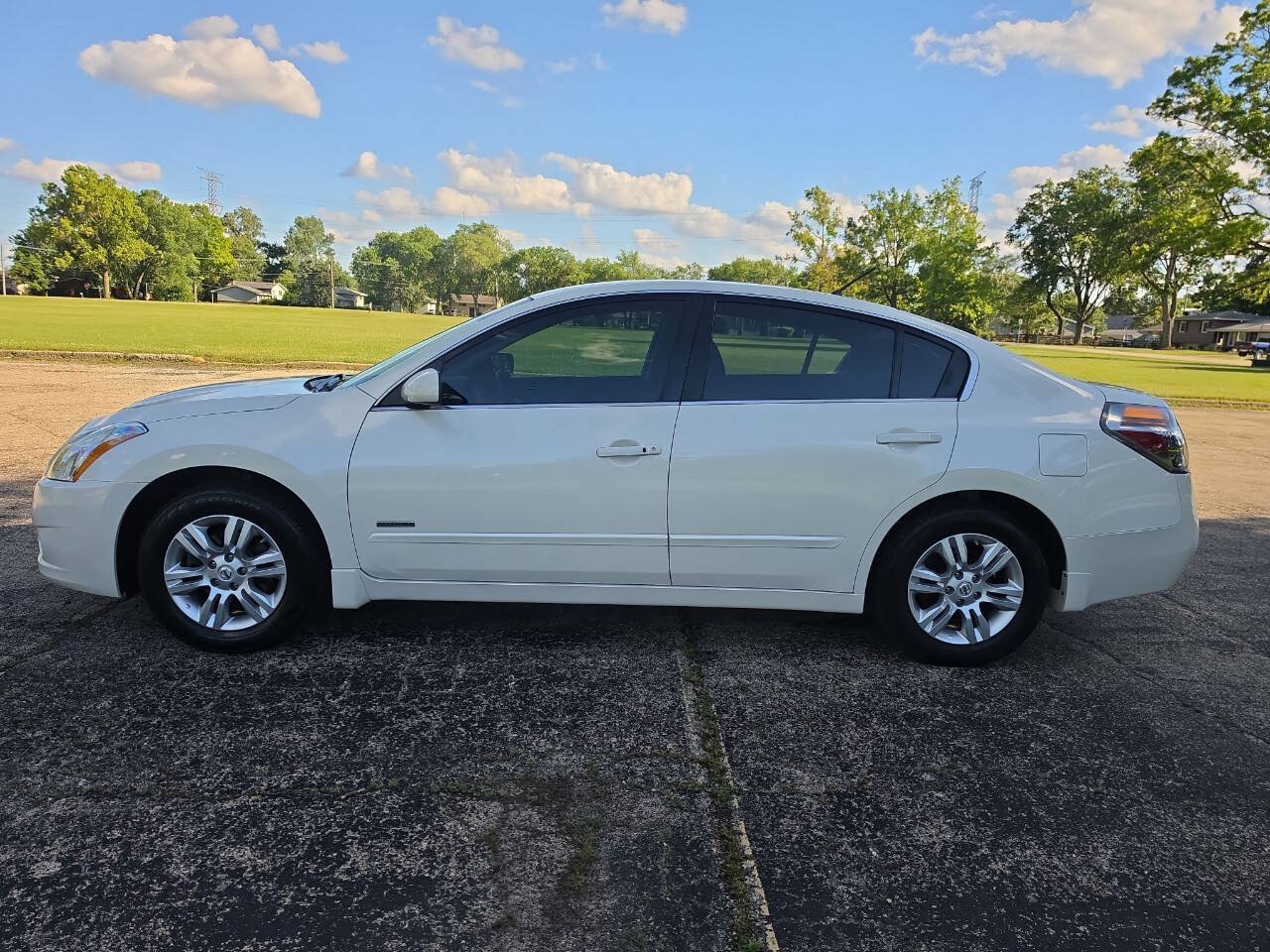 Used 2010 Nissan Altima Hybrid Sedan FWD image 3