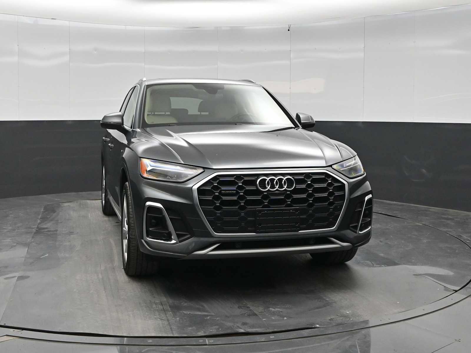Used 2022 Audi Q5 2.0T Premium Plus w/ Premium Plus Package AWD/4WD image 2