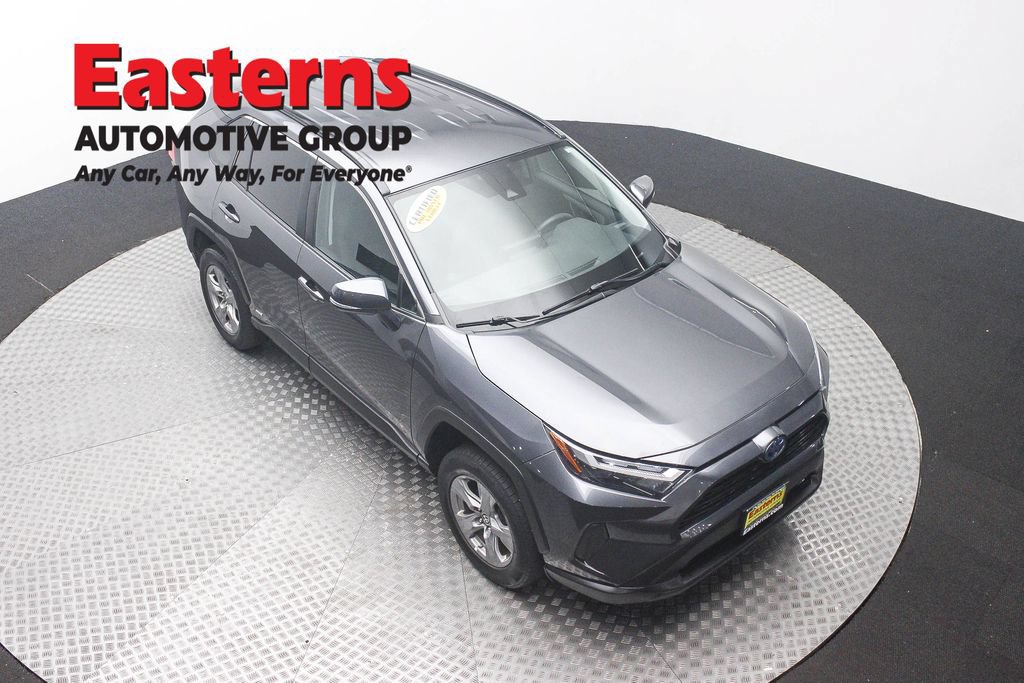 Used 2023 Toyota RAV4 LE AWD/4WD image 3