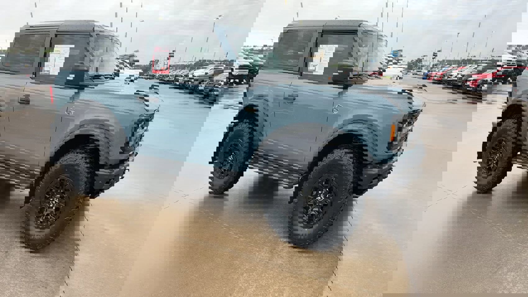 Used 2022 Ford Bronco Wildtrak image 3