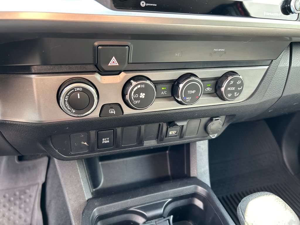 Used 2022 Toyota Tacoma SR5 w/ SR5 Appearance Package (SM) AWD/4WD image 21
