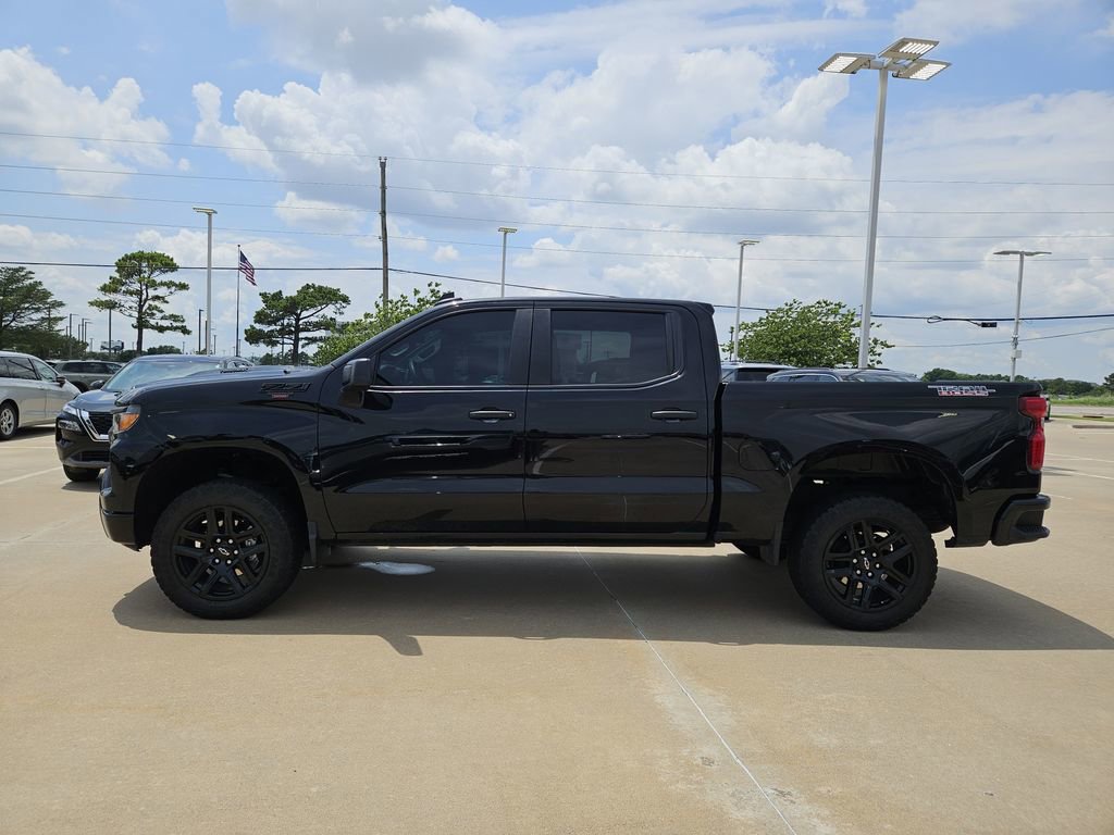 Used 2025 Chevrolet Silverado 1500 Custom Trail Boss w/ LPO, Dark Essentials Package AWD/4WD image 5