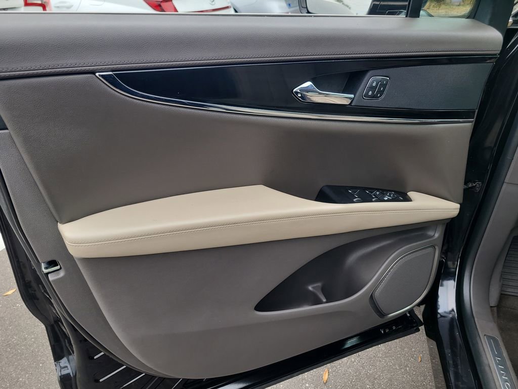 Used 2022 Lincoln Nautilus FWD w/ Premium Package image 14