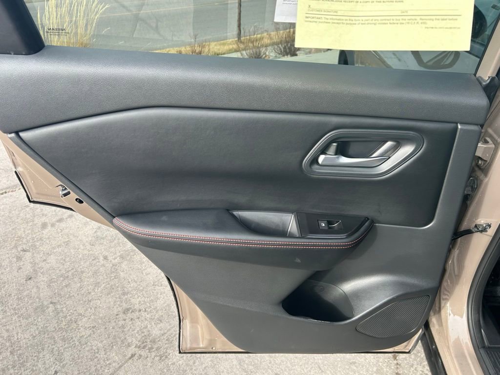 Used 2025 Nissan Rogue SV image 27