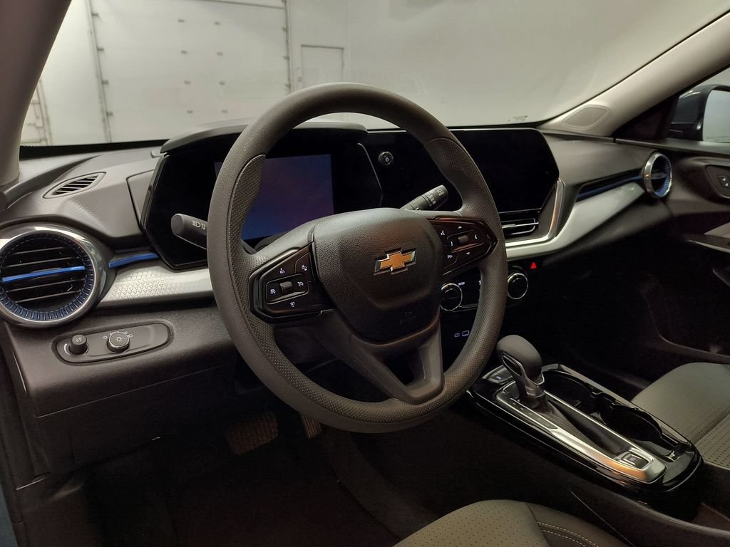 Used 2026 Chevrolet Trax LT FWD image 4