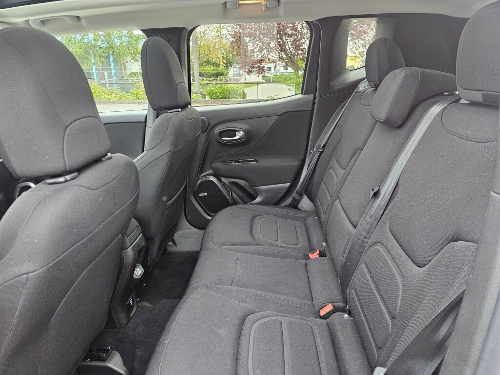 Used 2021 Jeep Renegade Latitude w/ Sun & Sound Group AWD/4WD image 20