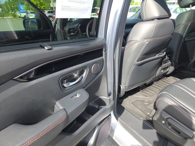 Used 2025 Honda Pilot TrailSport image 19