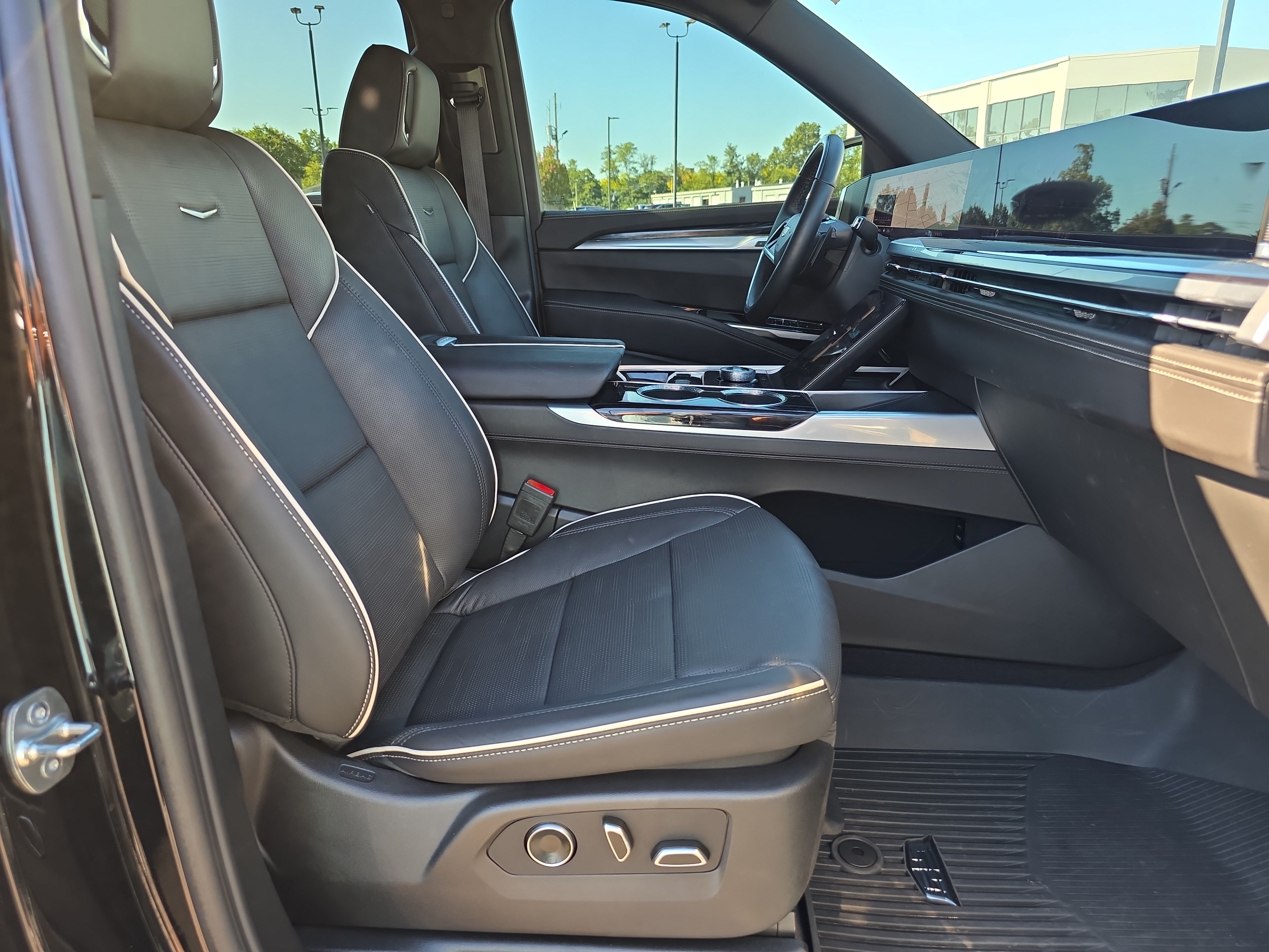 Used 2025 Cadillac Escalade Sport w/ Touring Package AWD/4WD image 16