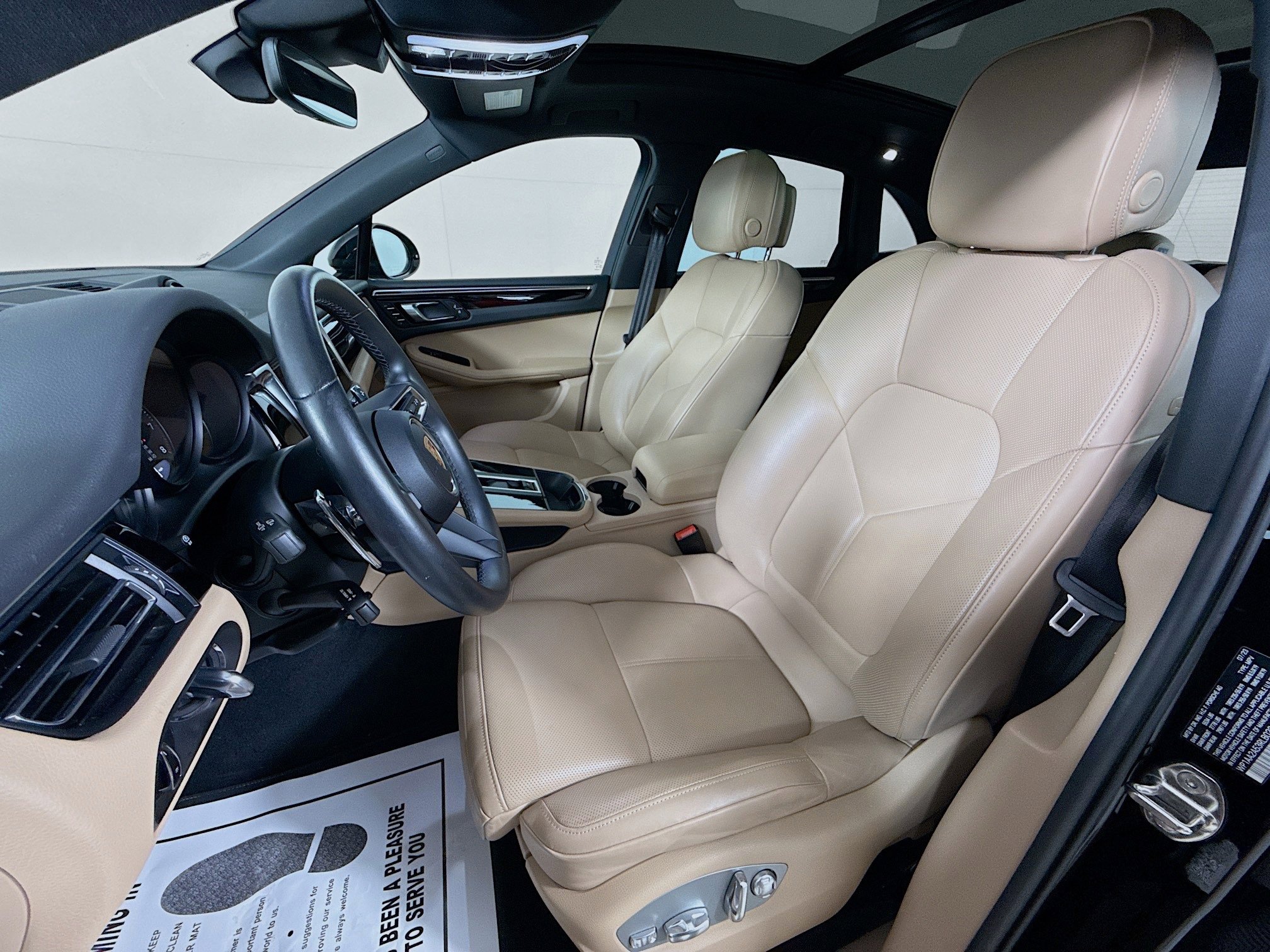 Certified 2024 Porsche Macan image 5