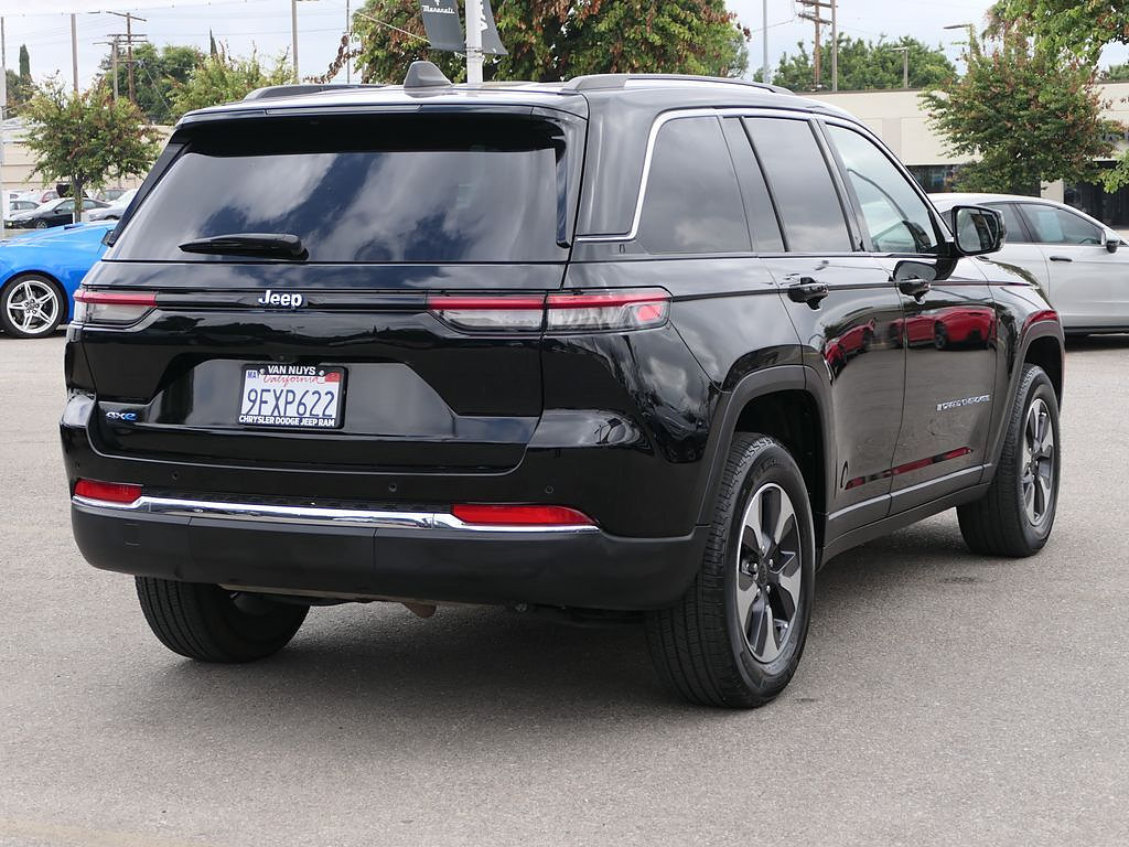 Used 2023 Jeep Grand Cherokee 4WD 4xe image 3