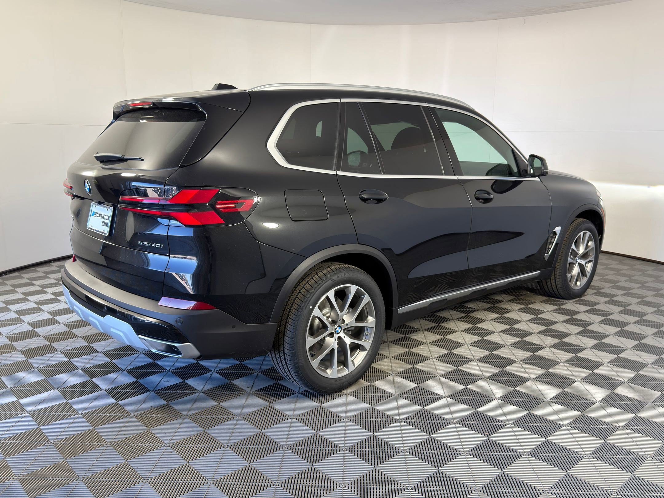 Used 2026 BMW X5 sDrive40i w/ Parking Assistance Package RWD image 7