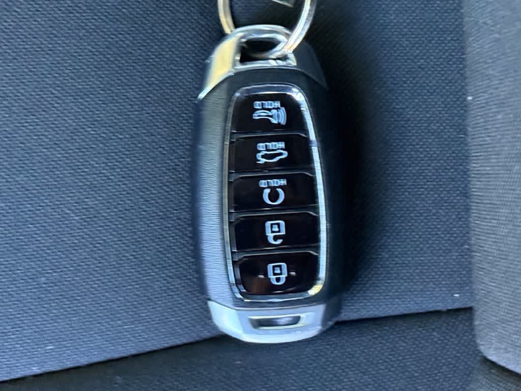 Used 2023 Hyundai Elantra SEL w/ Cargo Package FWD image 17