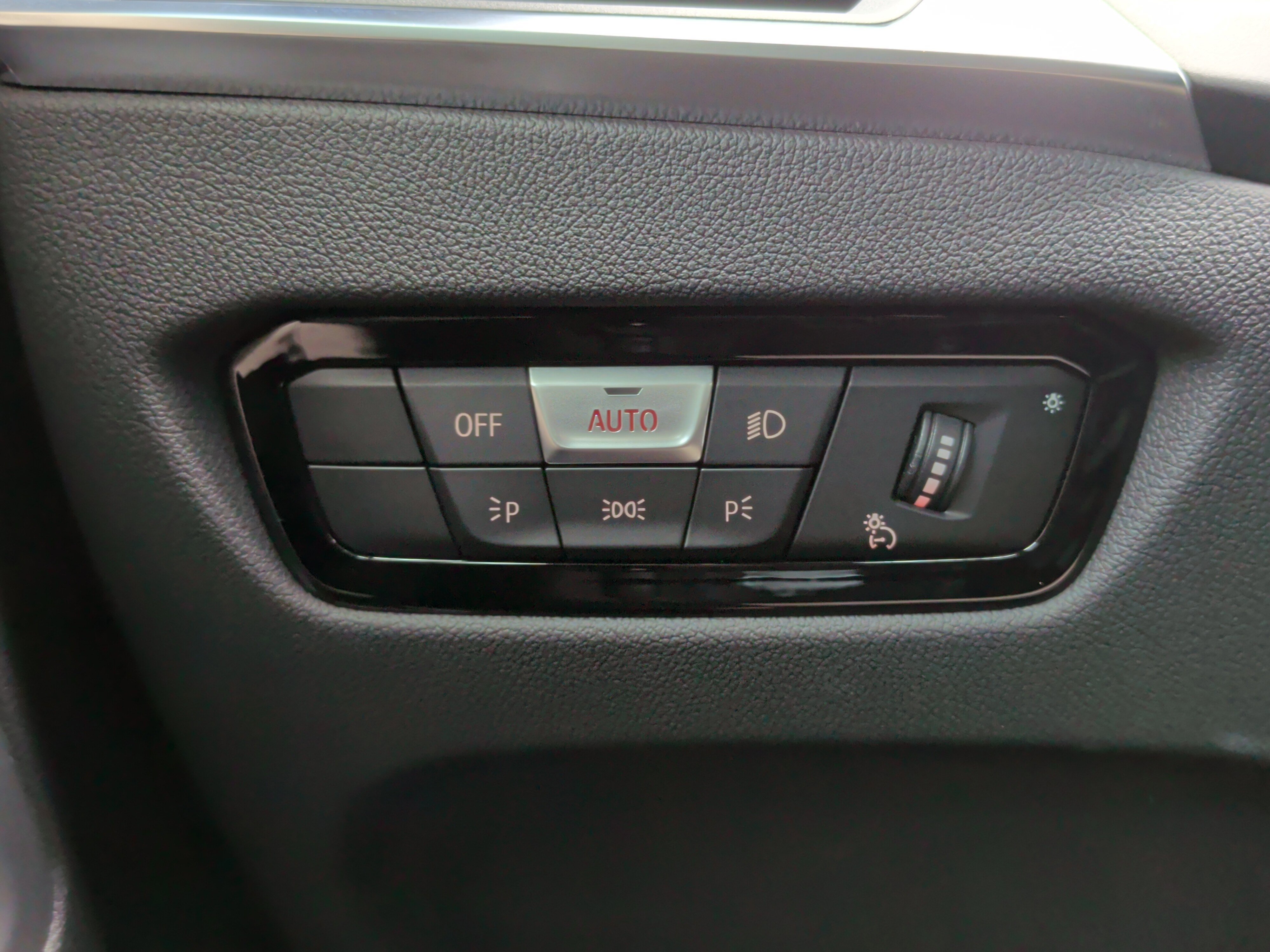 Used 2024 BMW 230i xDrive Coupe w/ Premium Package image 24