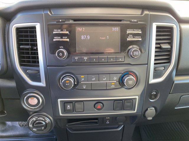 Used 2018 Nissan Titan SV AWD/4WD image 25