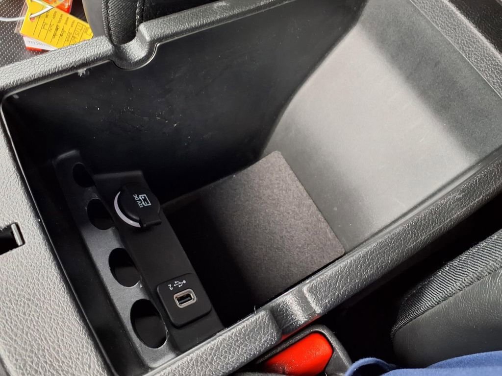 Used 2019 Jeep Cherokee Trailhawk image 12