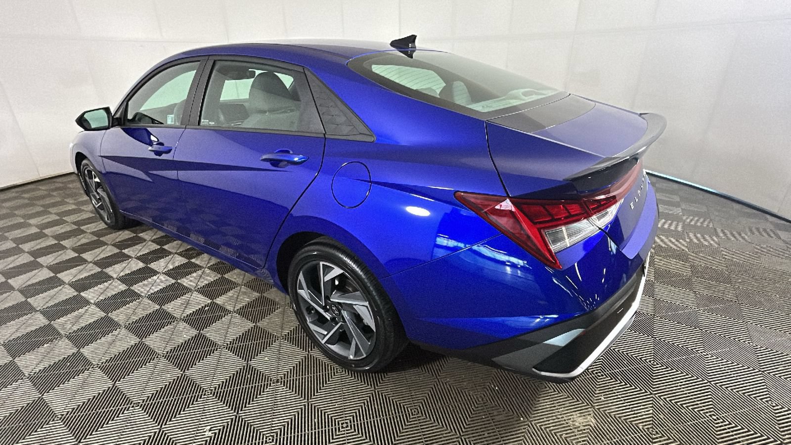 Certified 2025 Hyundai Elantra SEL FWD video 4