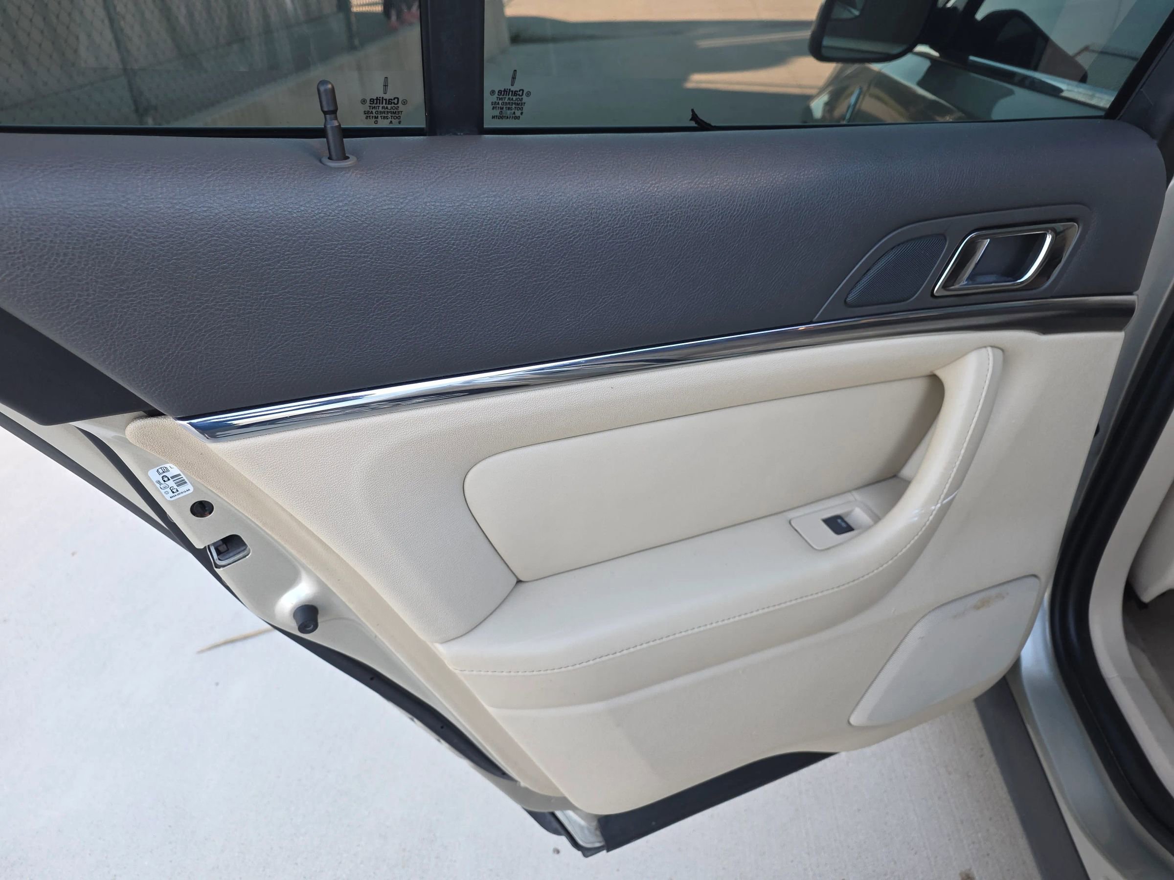 Used 2010 Lincoln MKS Sedan 4D image 27