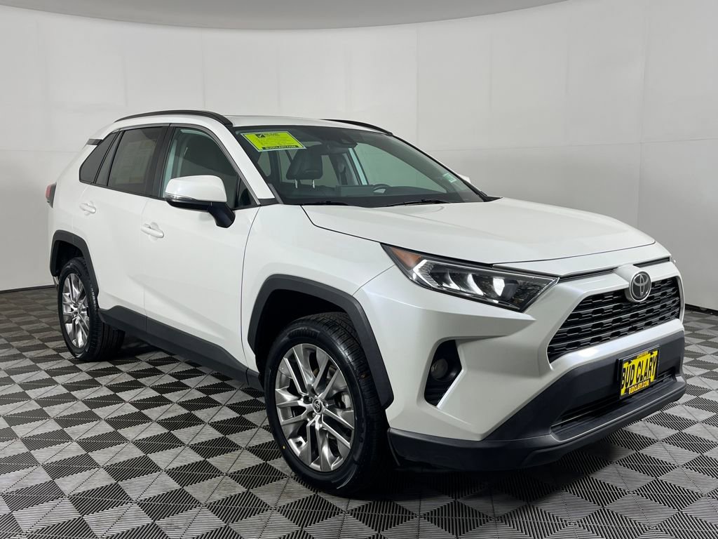 Used 2021 Toyota RAV4 XLE Premium image 3