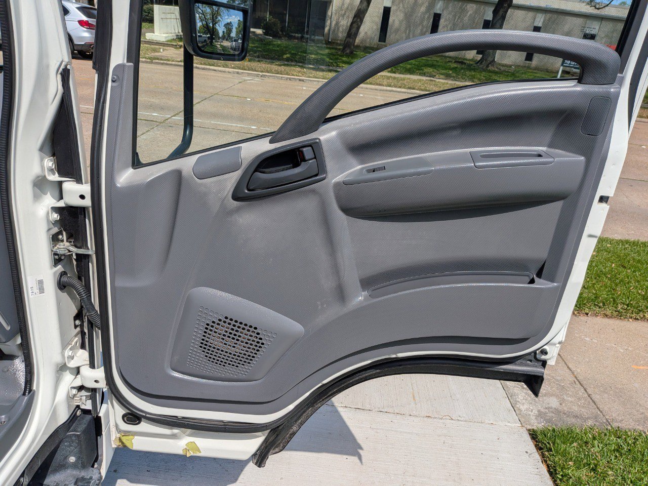 Used 2018 Isuzu NPR image 9