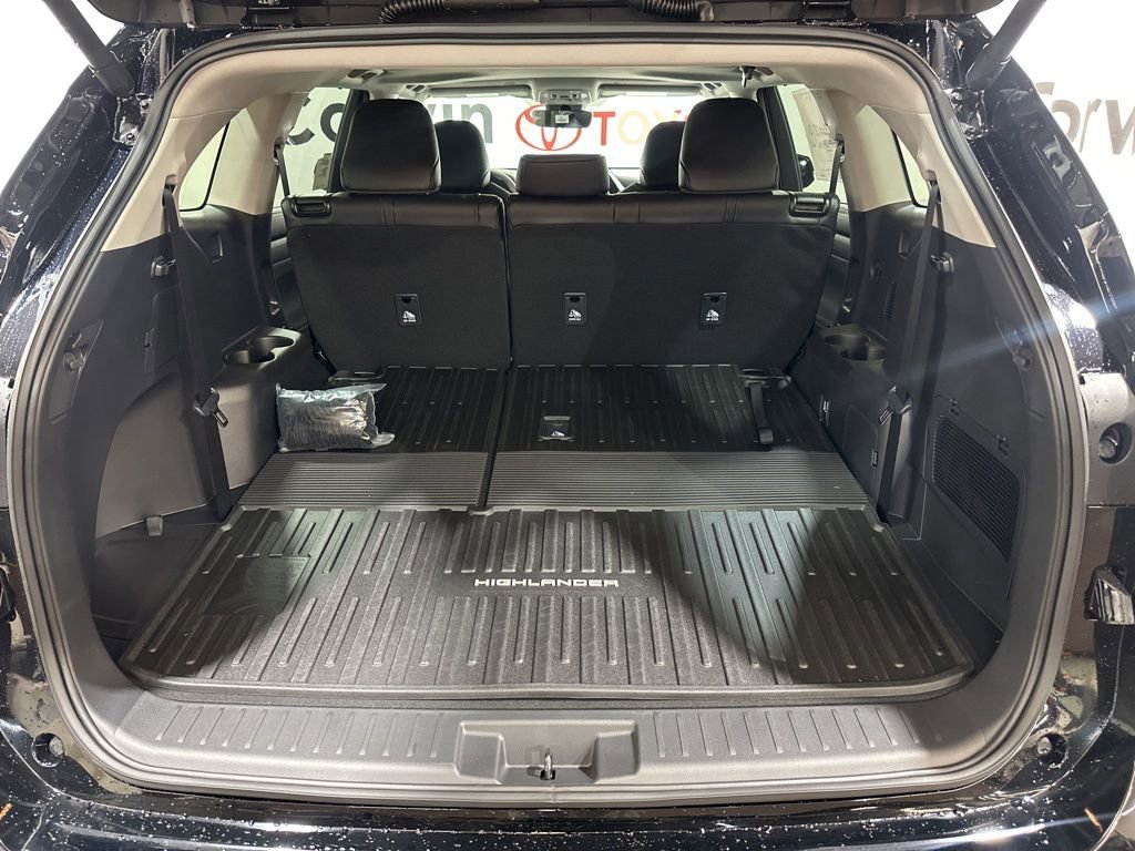 New 2026 Toyota Highlander XLE image 18