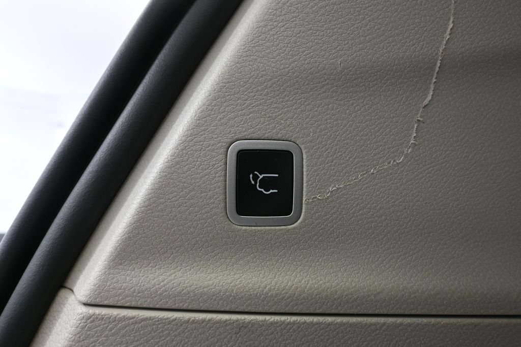 Used 2022 Chrysler Pacifica Touring-L FWD image 41