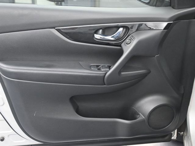 Used 2017 Nissan Rogue Sport SL image 9