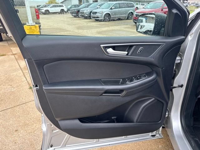 Used 2019 Ford Edge SE FWD image 13
