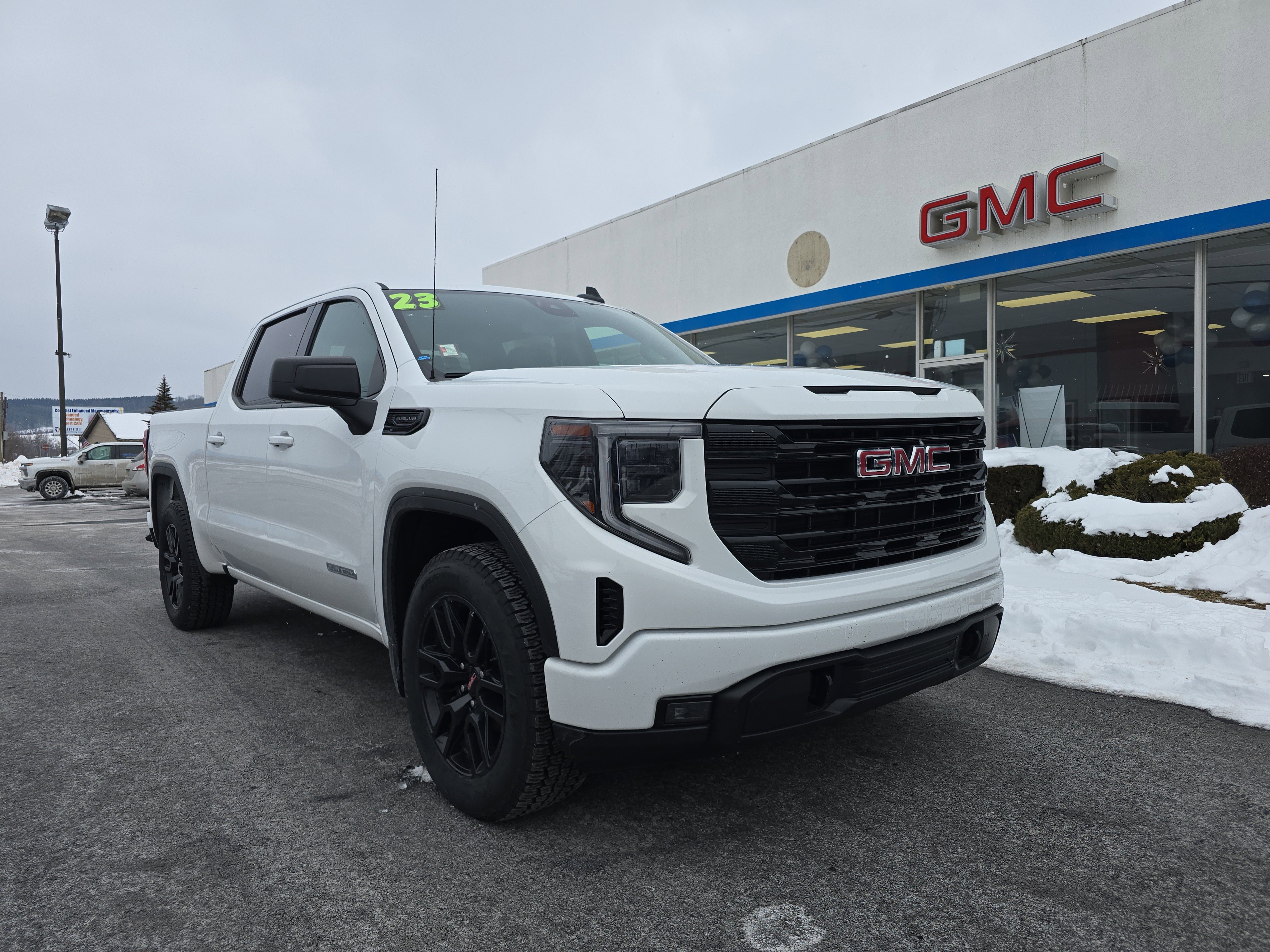 Used 2023 GMC Sierra 1500 Elevation image 1