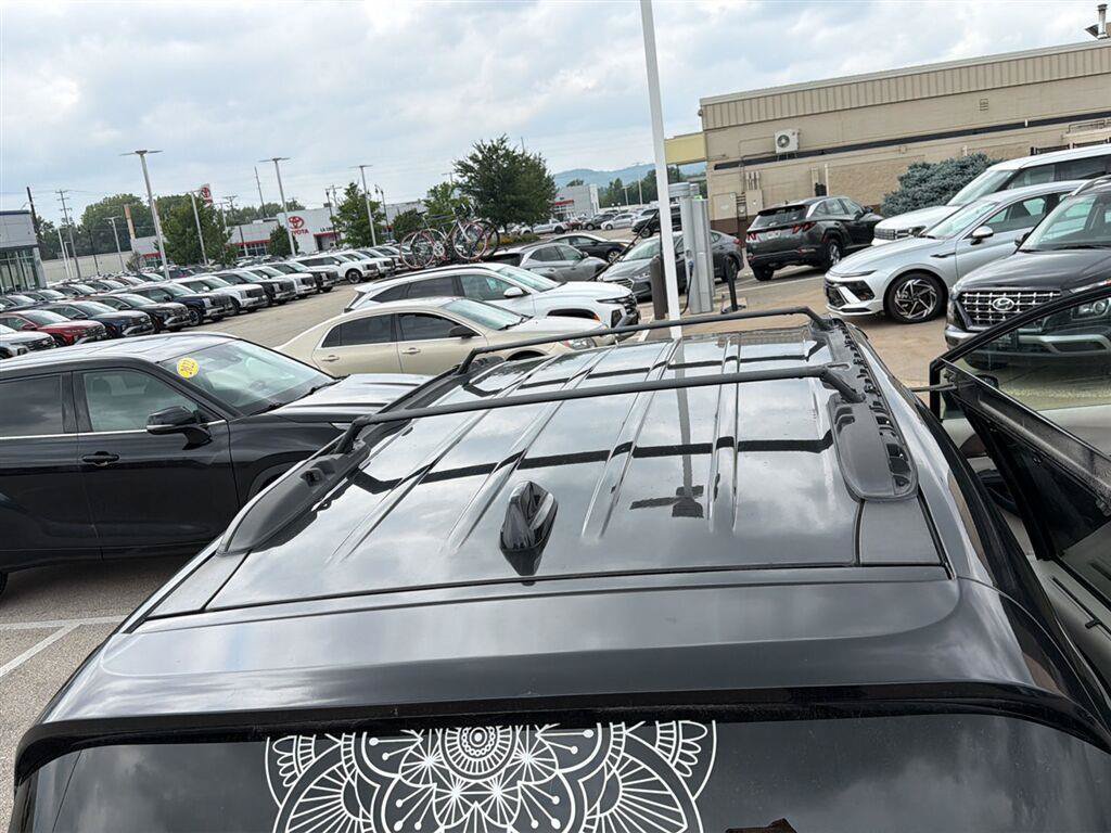 Used 2020 Chrysler Voyager Lxi FWD image 19