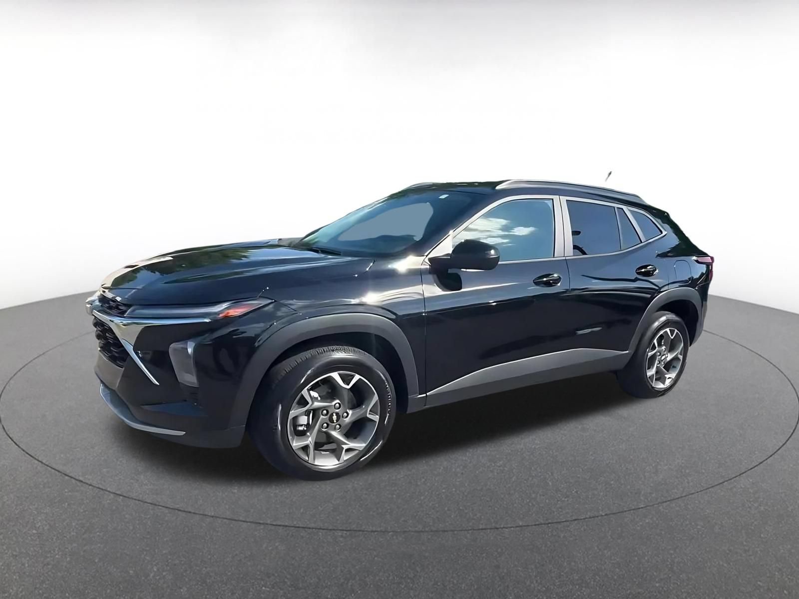 Used 2025 Chevrolet Trax LT FWD image 8