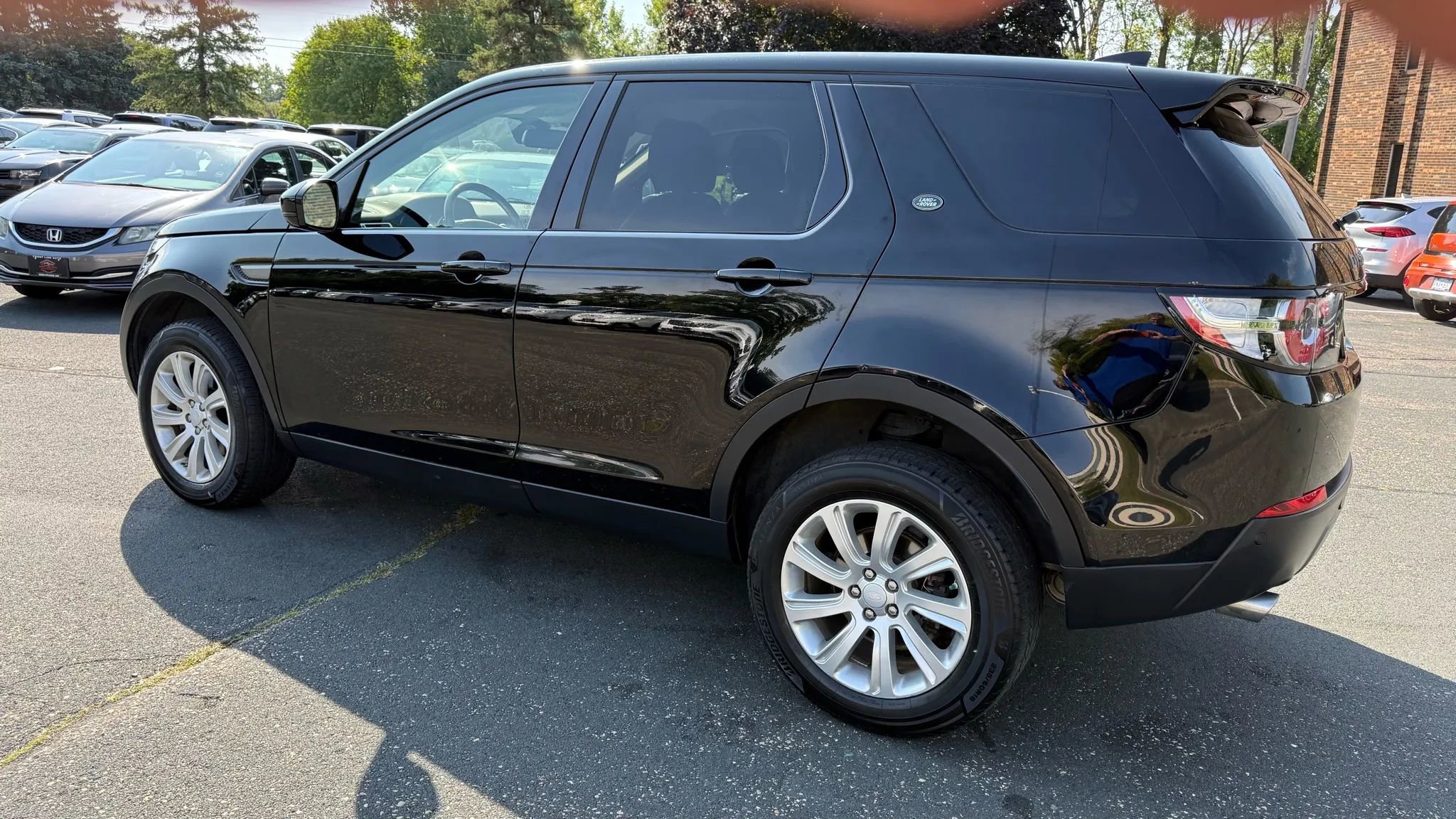 Used 2018 Land Rover Discovery Sport SE image 3
