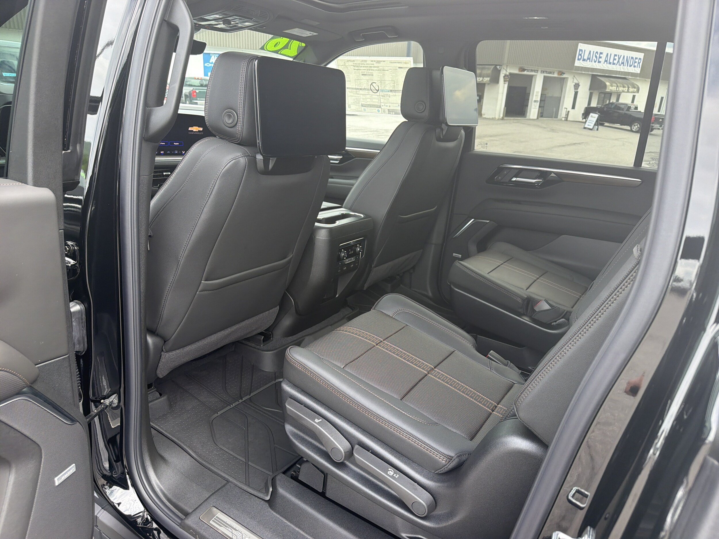 New 2026 Chevrolet Suburban High Country AWD/4WD image 20