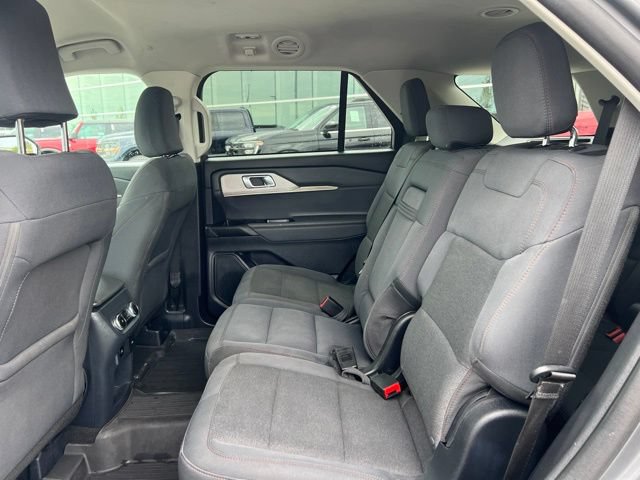 Used 2025 Ford Explorer Active AWD/4WD image 19