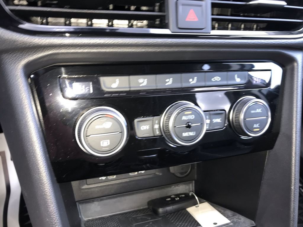 Used 2024 Volkswagen Taos SE image 18