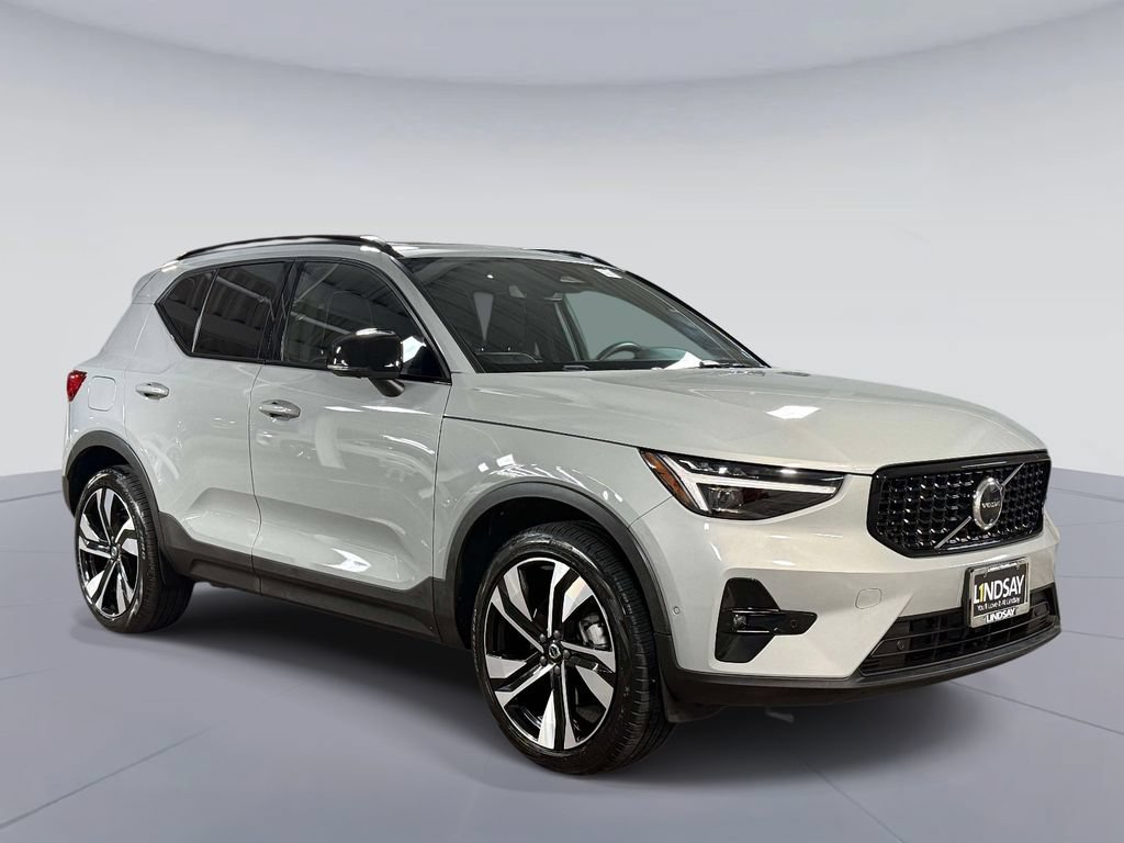 Used 2024 Volvo XC40 B5 Ultimate w/ Protection Package Premier AWD/4WD image 9