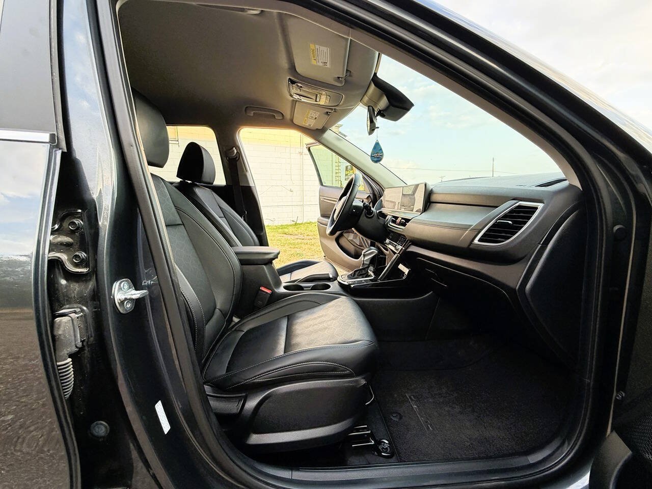 Used 2025 Kia Seltos EX FWD image 24